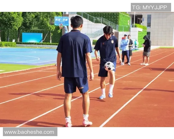 足球场上散步的球星们精彩瞬间回顾与动人瞬间展示 足球场上散步的球星们精彩瞬间回顾与动人瞬间展示